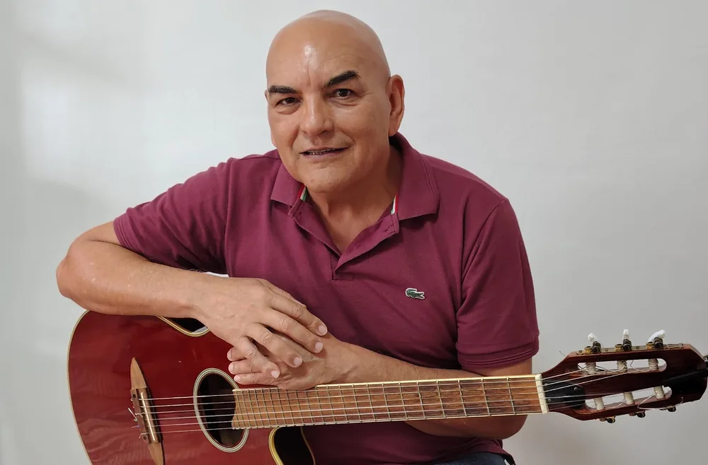 Marcos Fernandes com o violão